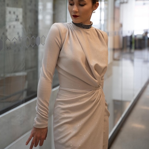 Magical dress (shines in the dark with the flashlight) - Picture 1 of 5